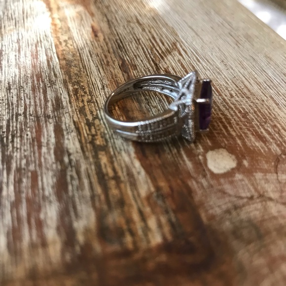 10k White gold with 2ct gemstone. EUC. Size 4. - Picture 3 of 4